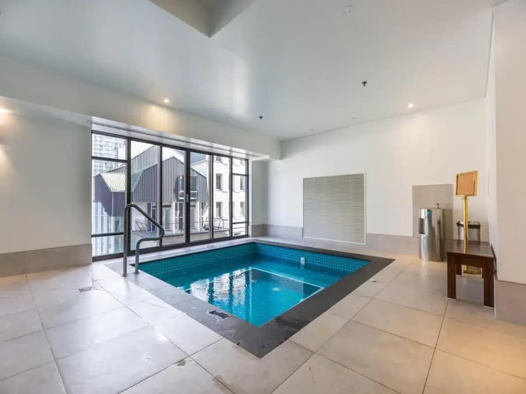 Bright One Bedroom Beauty With Balcony And Unbeatable Views Auckland Eksteriør billede