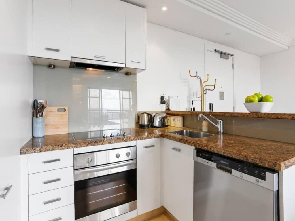 Bright One Bedroom Beauty With Balcony And Unbeatable Views Auckland Eksteriør billede
