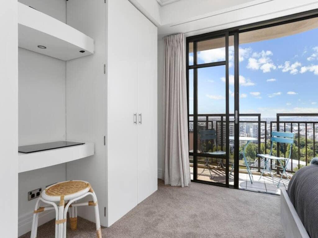 Bright One Bedroom Beauty With Balcony And Unbeatable Views Auckland Eksteriør billede