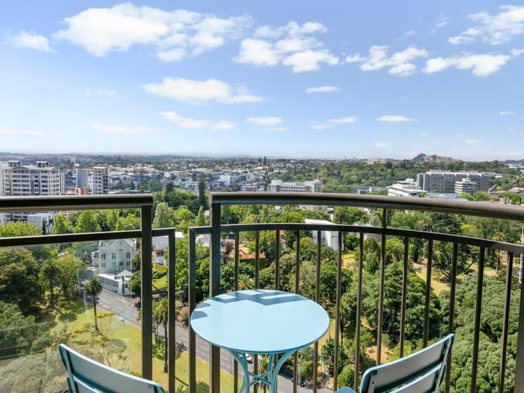 Bright One Bedroom Beauty With Balcony And Unbeatable Views Auckland Eksteriør billede